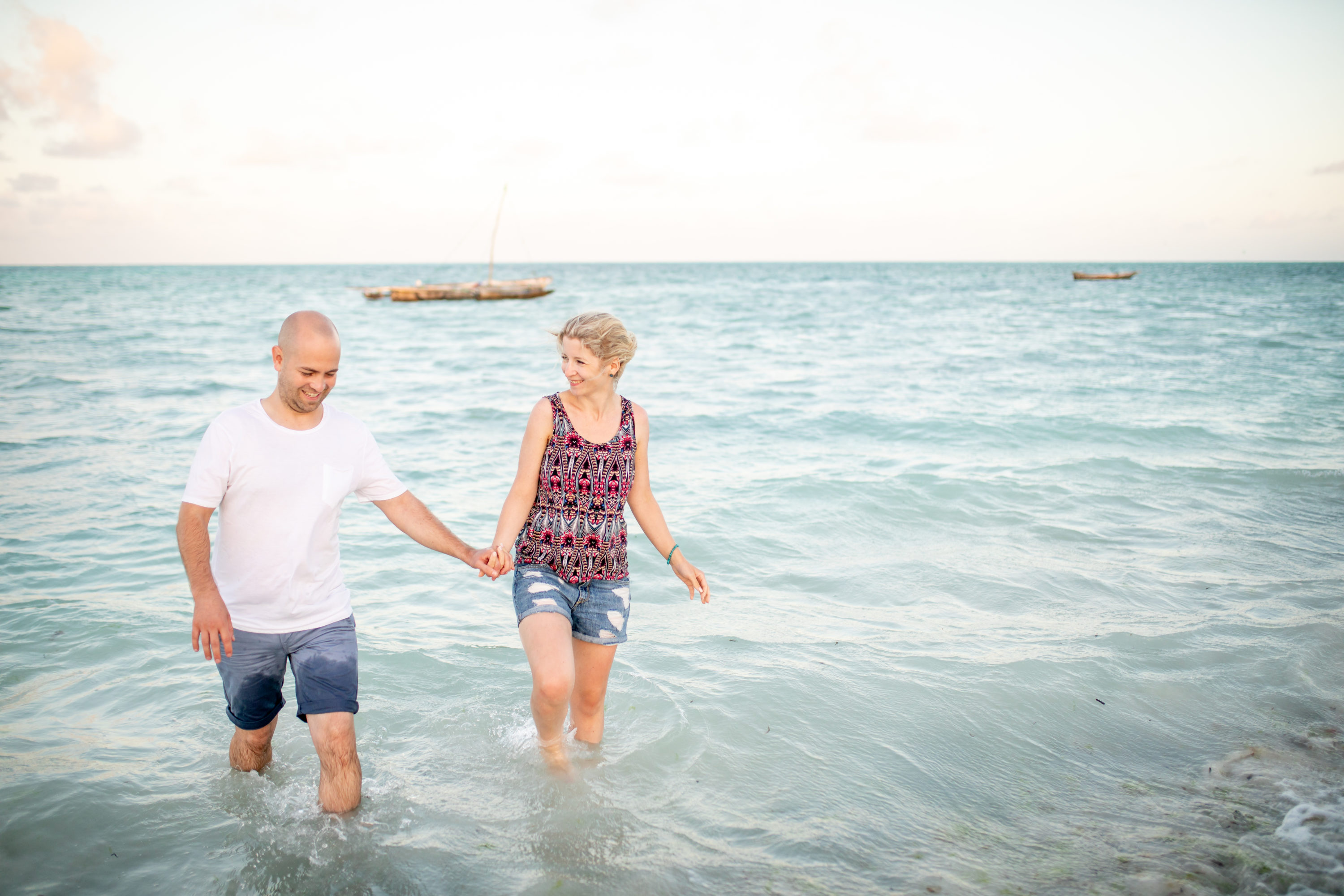 Paarfotoshooting am Strand von Sansibar